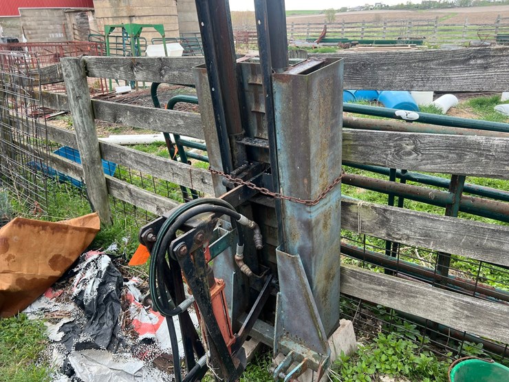 #9581-•-3-point-hydraulic-post-pounder-image-7