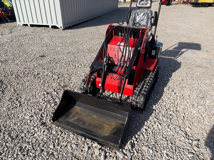 #220-•-unused-2026-ssl580-ride-on-skid-steer-loader-image-3