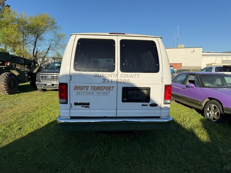 2014-ford-e350-image-7