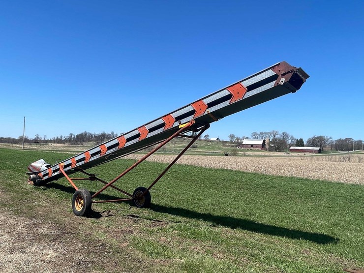 #6090-•-little-giant-bale-elevator-(omro,-wi)-image-1