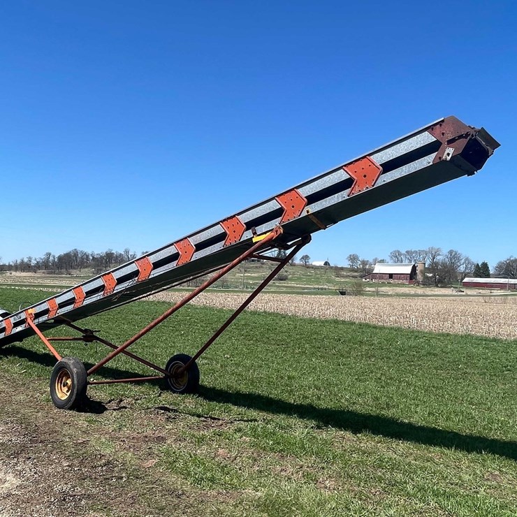 #6090 • Little Giant Bale Elevator (Omro, WI)