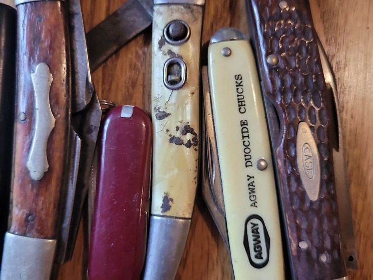 collection-of-assorted-pocket-knives-and-fixed-blade-knife-image-5