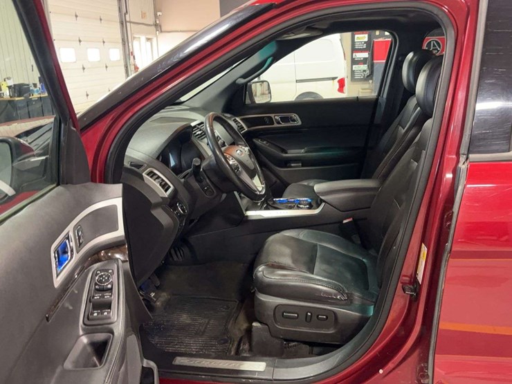 2015-ford-explorer-limited-image-9