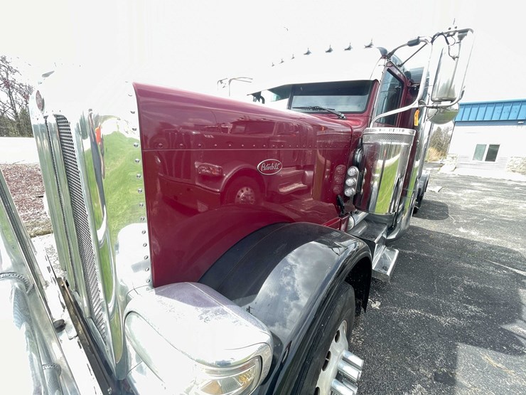 #200-•-2020-peterbilt-semi-tractor-(has-wi-title)-(denmark,-wi)-image-14