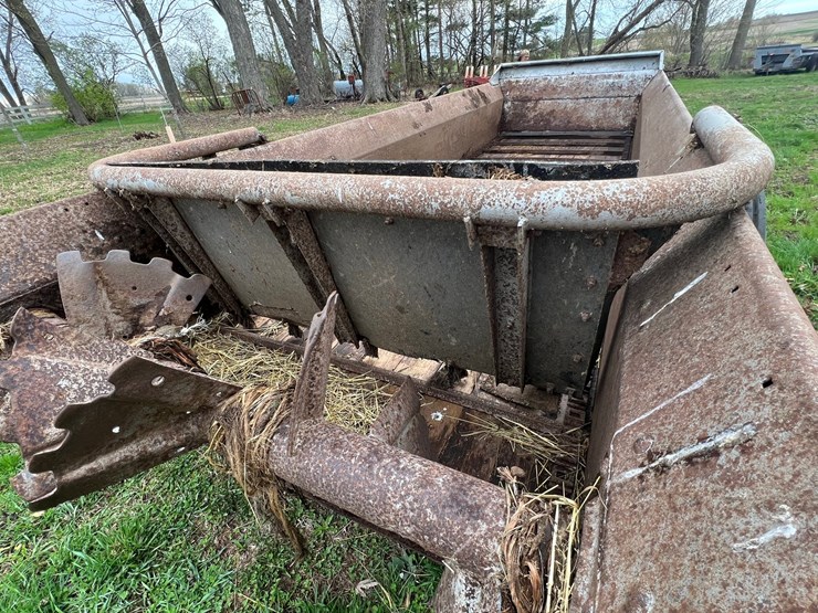 #9559-•-new-idea-manure-spreader-image-16