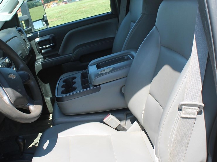 2015-chevrolet-silverado-2500-image-12