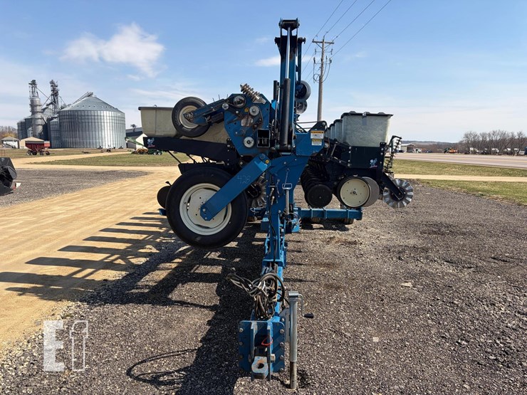 1999-kinze-2600-image-8