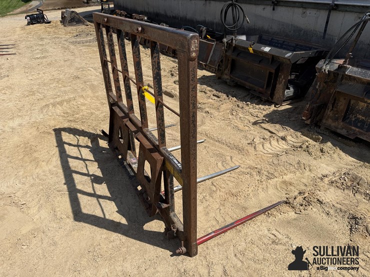 4-prong-bale-spear-attachment-image-2