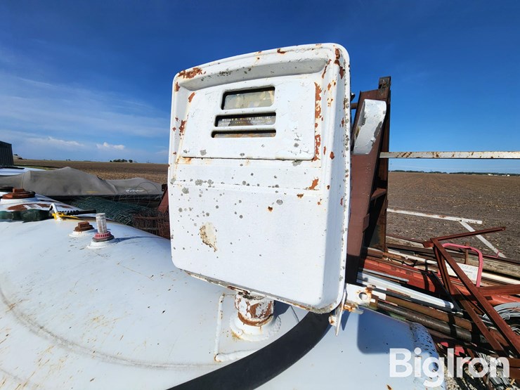 1000-gal-fuel-tank-&-pump-image-10