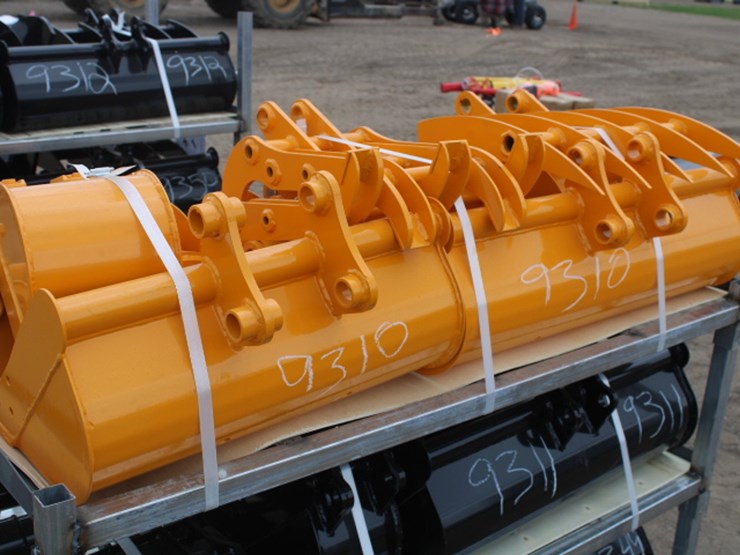 #9310-•-qty-(8)-cat-301-excavator-attachments-image-4