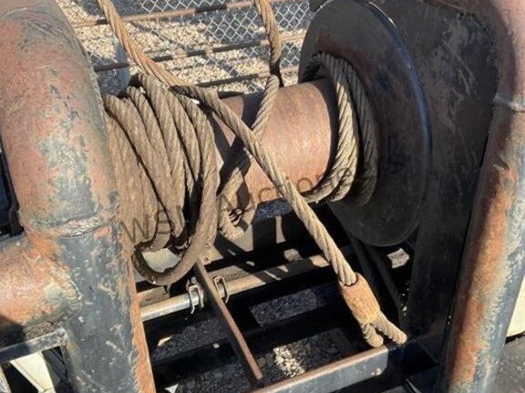 frame-mount-hydraulic-winch-&-headache-rack-image-5