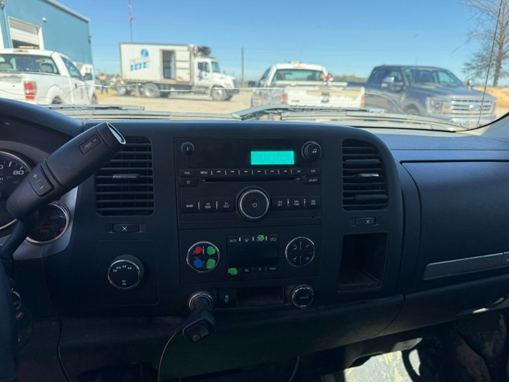 2013-chevrolet-1500-image-37