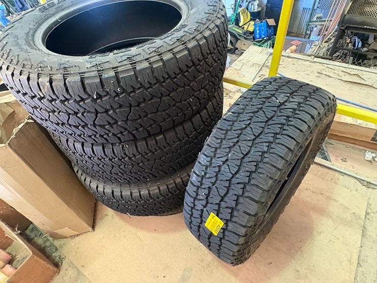 #42068-•-lot-of-(5)-lt275/60r20-tires-image-4