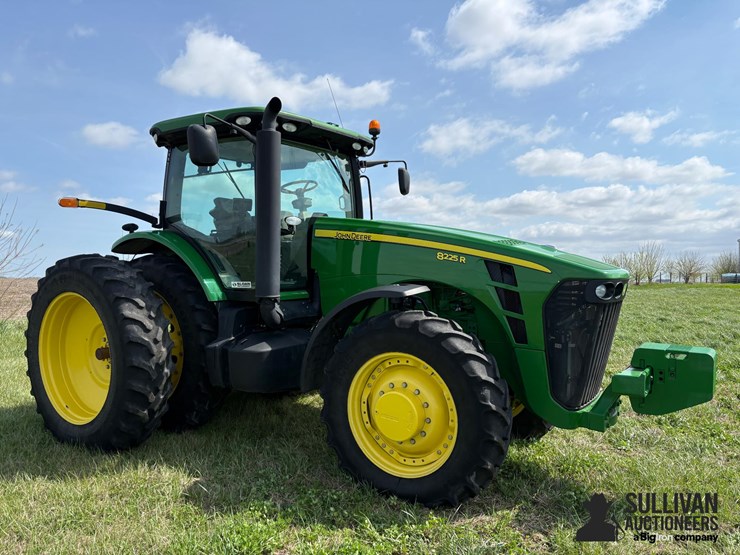 2010-john-deere-8225r-image-3