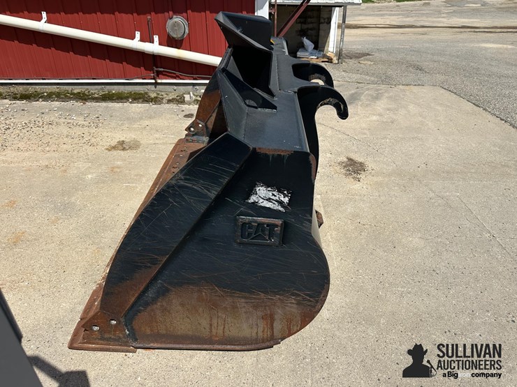 cat-wheel-loader-material-bucket-image-8