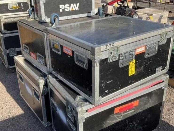 pallet-of-asst-equipment-transport-cases-image-4