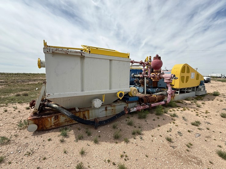 continental-emsco-fb-1600-5k-wp-triplex-mud-pump-w/-ac-electric-motor-&-mixing-tank-skidded-image-4
