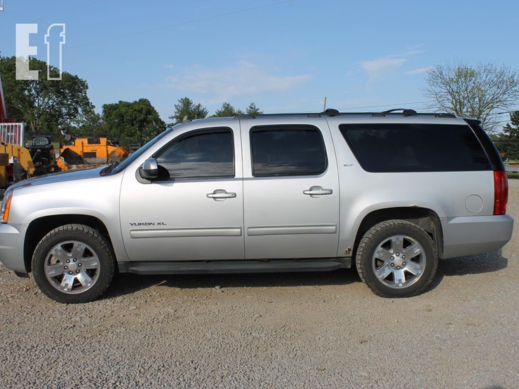 2010-gmc-yukon-xl-image-2