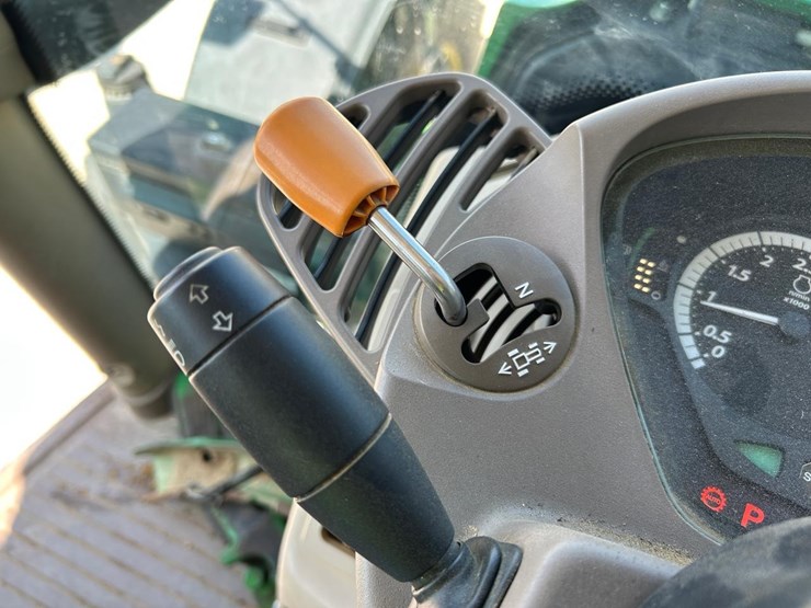 2018-john-deere-6215r-image-26