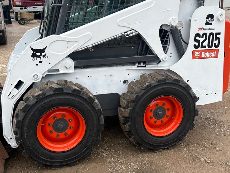 2009-bobcat-s205-image-10