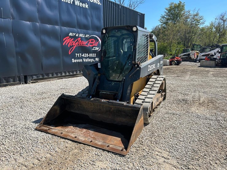 deere-323d-image-8