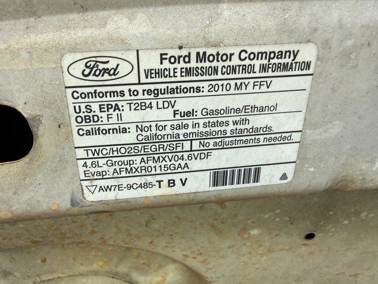 #42083-•-2010-ford-crown-victoria-sedan-vin:-2fabp7bv6ax133733-image-25