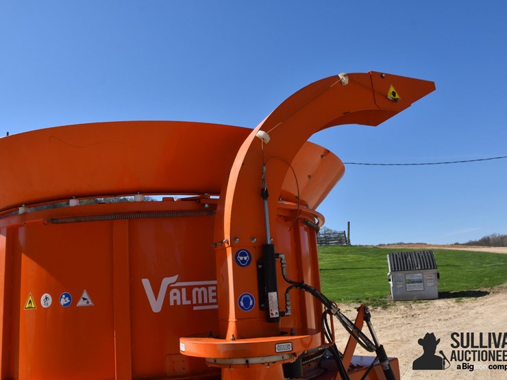 2023-valmetal-5600-pull-type-bale-chopper-image-16