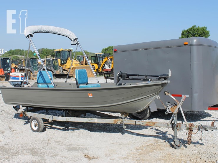 15'-fishing-boat-image-1