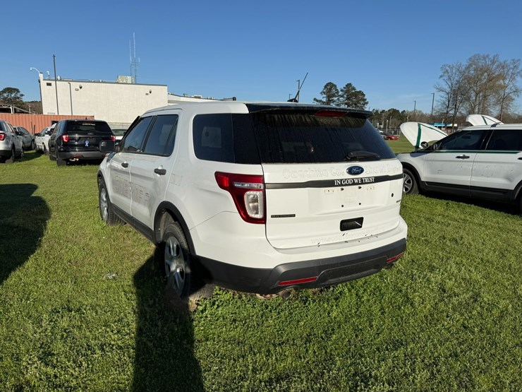 2015-ford-explorer-image-4
