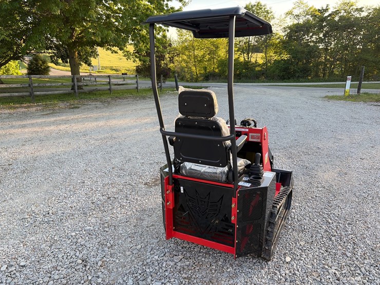 #223-•-unused-2026-ssl580-ride-on-skid-steer-loader-image-4