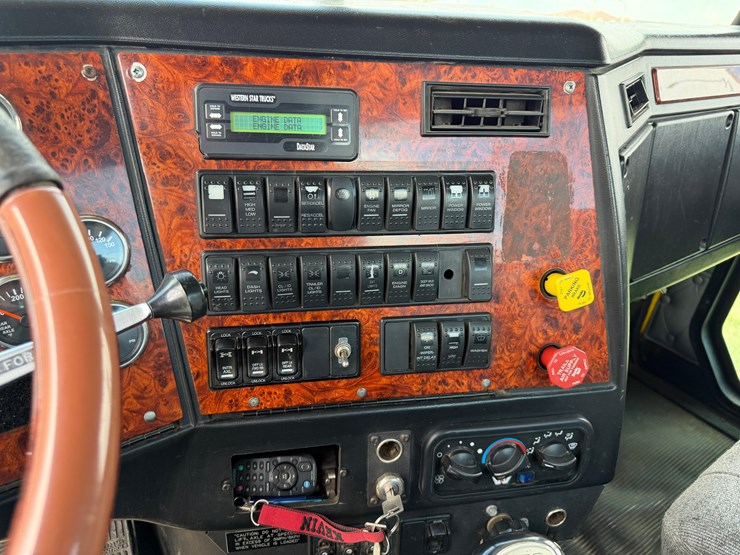 2009-western-star-day-cab-image-21