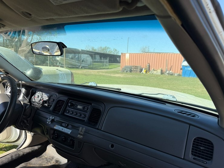 #42085-•-2010-ford-crown-victoria-sedan-vin:-2fabp7bv6ax138575-image-32