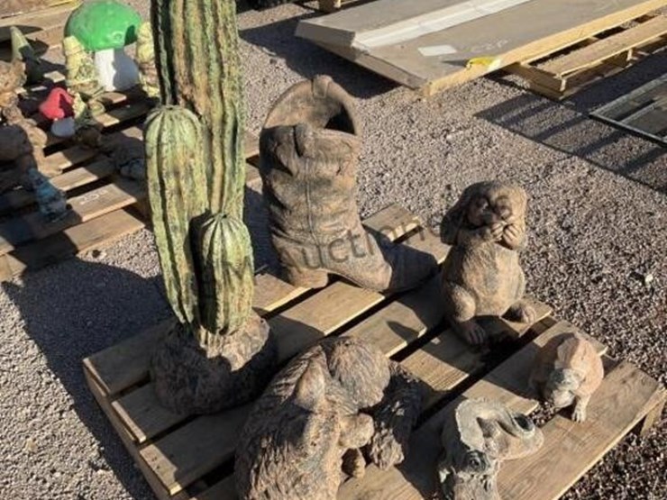 pallet-of-asst-concrete-statues-image-2