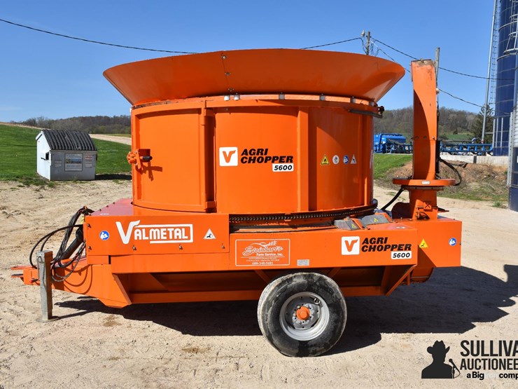 2023-valmetal-5600-pull-type-bale-chopper-image-8