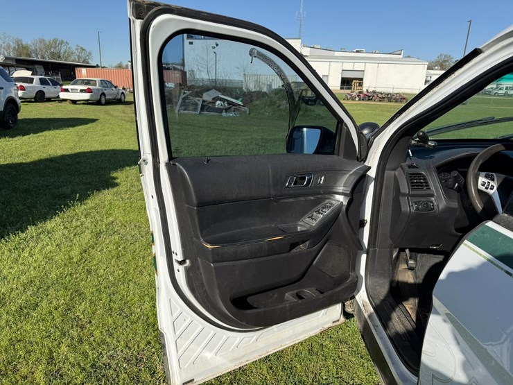 2013-ford-explorer-image-22