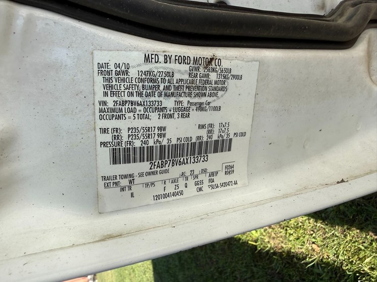 #42083-•-2010-ford-crown-victoria-sedan-vin:-2fabp7bv6ax133733-image-44