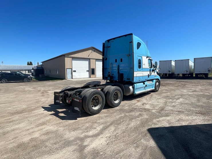 #202-•-2013-freightliner-cascadia-semi-tractor-(title-in-delay)-(denmark,-wi)-image-5