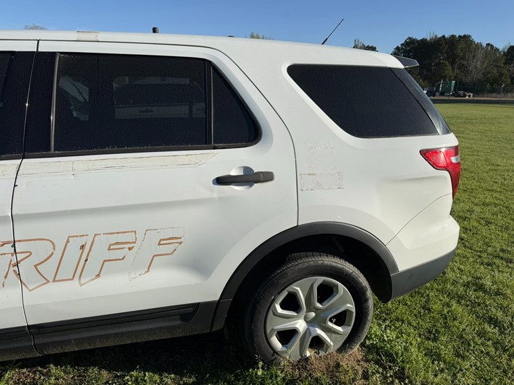 2015-ford-explorer-image-6