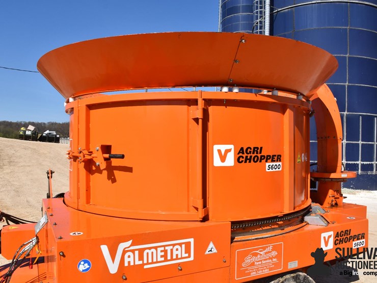 2023-valmetal-5600-pull-type-bale-chopper-image-12