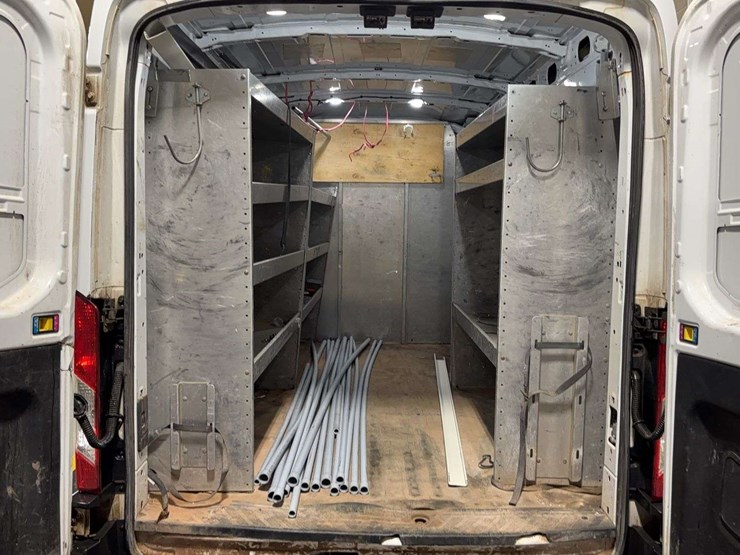 2019-ford-transit-image-11