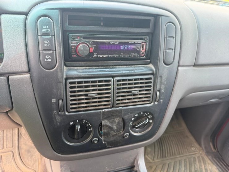 2002-ford-explorer-xls-image-14