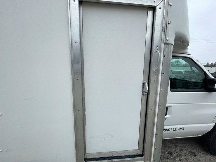 2017-ford-e450-image-43