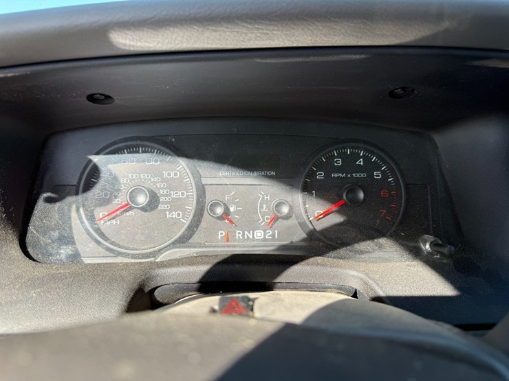 #42083-•-2010-ford-crown-victoria-sedan-vin:-2fabp7bv6ax133733-image-37