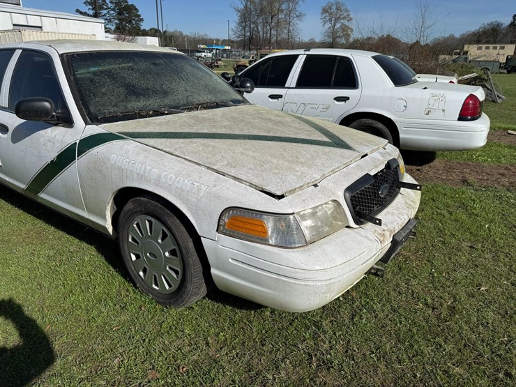 #42084-•-2011-ford-crown-victoria-sedan-vin:-2fabp7bv6bx160559-image-10