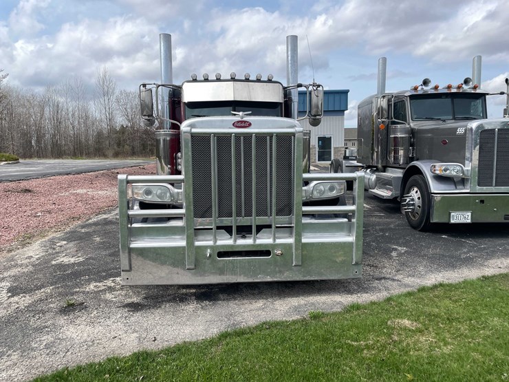 #200-•-2020-peterbilt-semi-tractor-(has-wi-title)-(denmark,-wi)-image-2