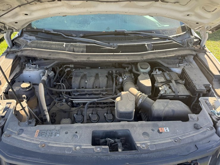 2016-ford-explorer-image-18
