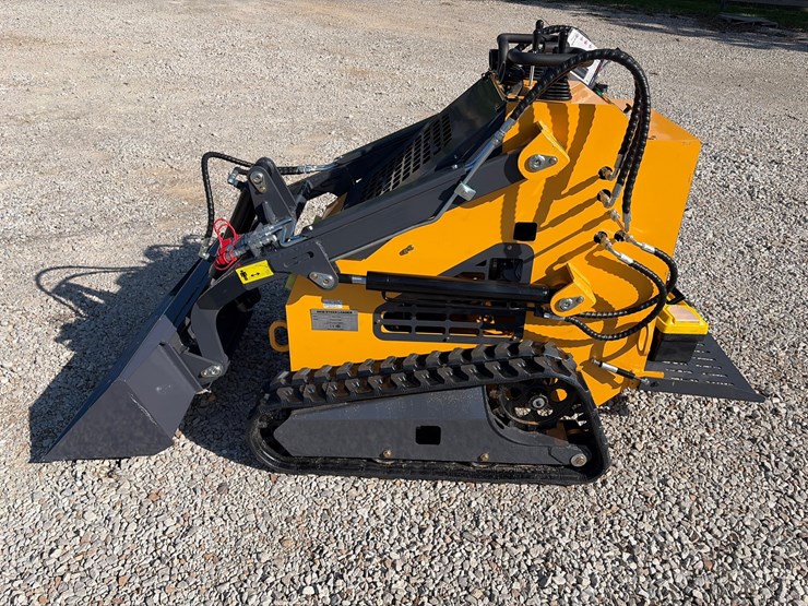 #204-•-unused-2026-zjg-zj-380-mini-skid-steer-loader-image-3