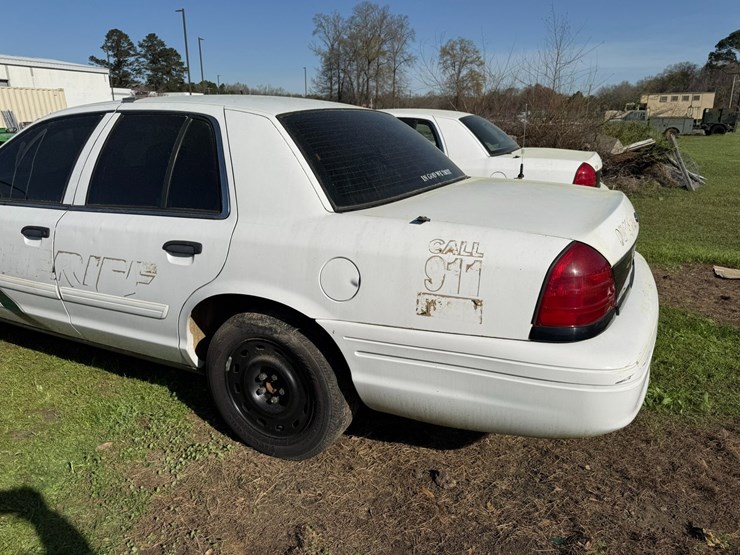 #42085-•-2010-ford-crown-victoria-sedan-vin:-2fabp7bv6ax138575-image-6
