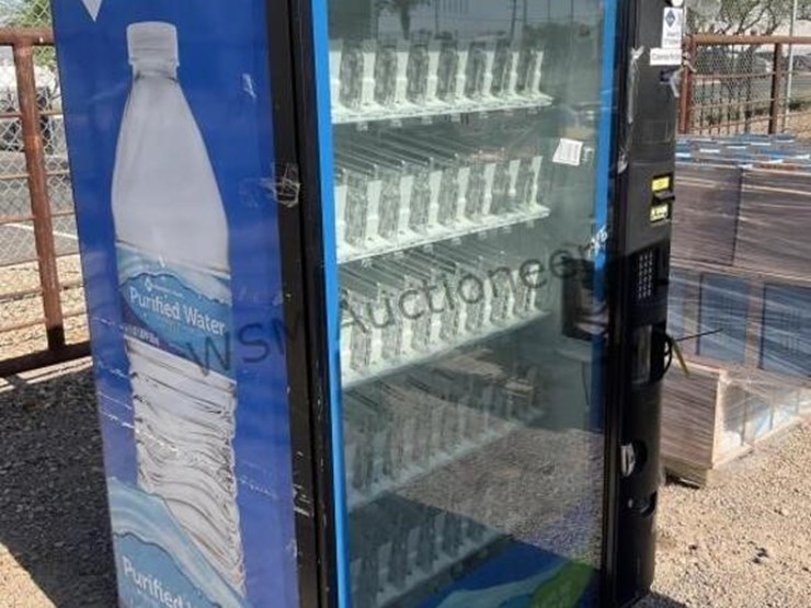 crane-beverage-vending-machine-image-4