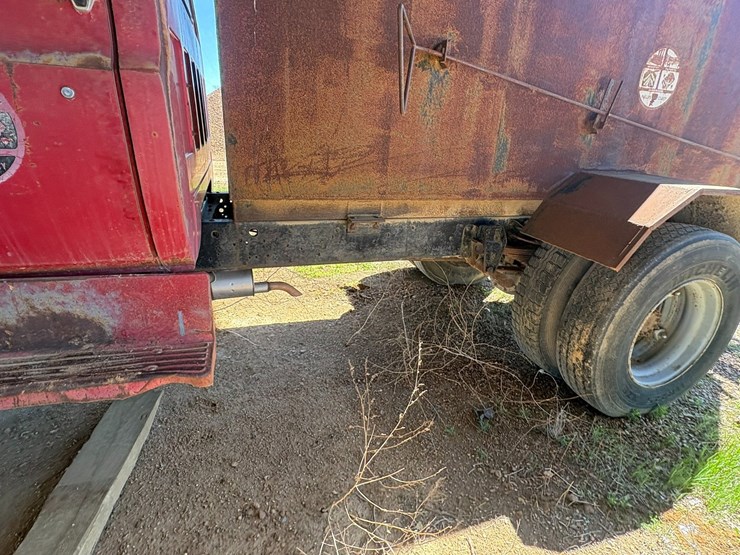 #42070-•-1984-cheverolet-c7-t/a-water-truck-vin:-1gbj7d1b3ev103757-image-12
